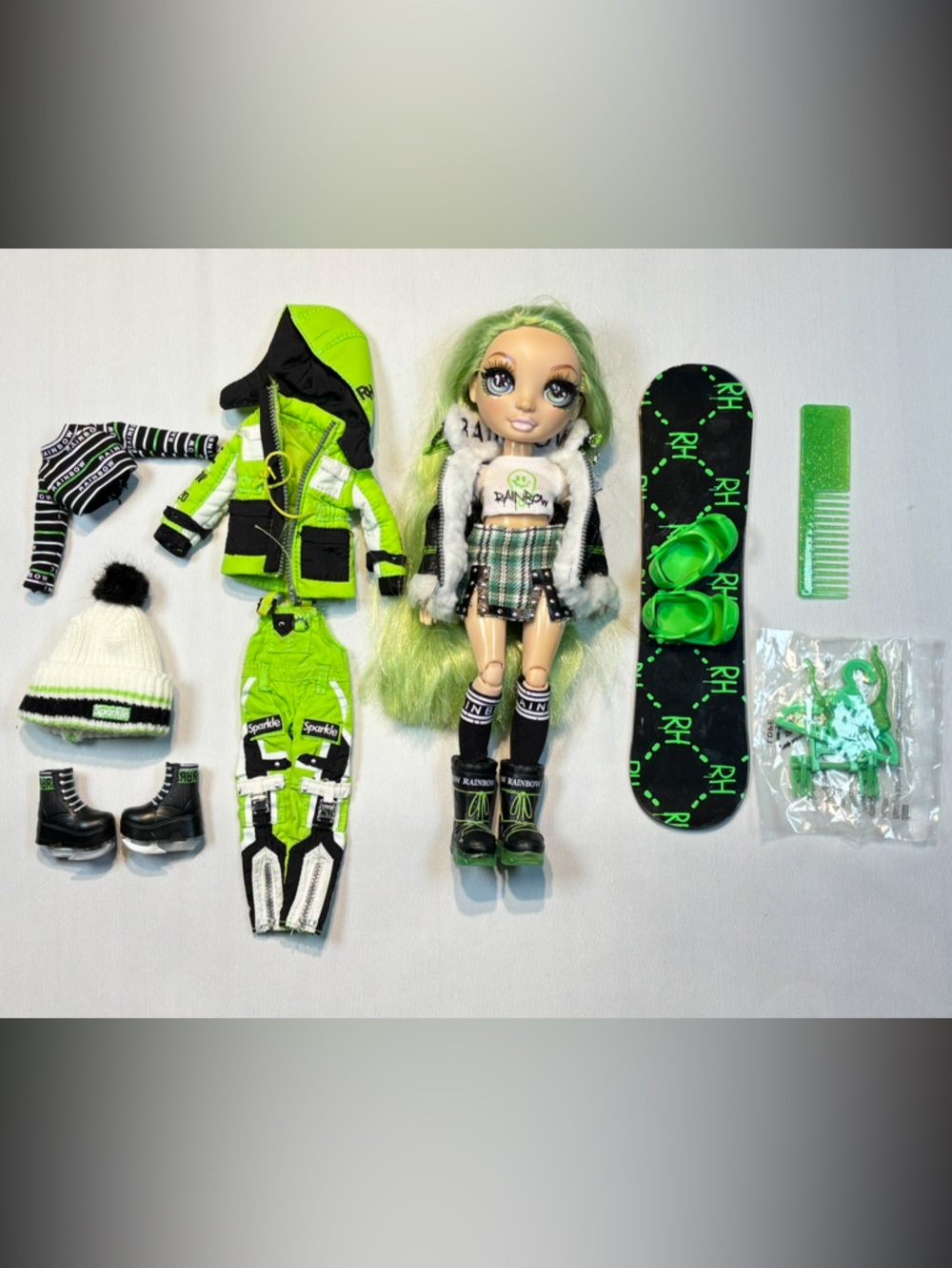 ❄️ Rainbow High Winter Break: Jade Hunter set❄️